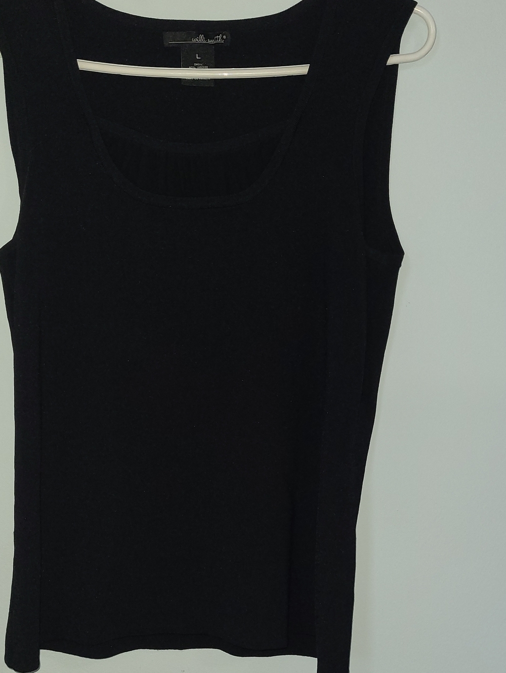 Black Scoop Neck Tank Top - sleeveless